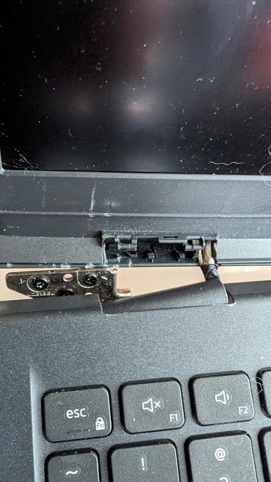 réparation charnière Dell Vostro