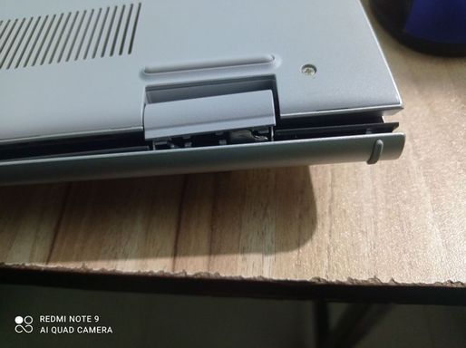 réparation charnière Dell Inspiron